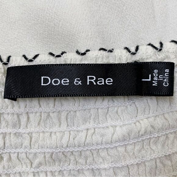 Doe & Rae Women’s Size Large Boho Embroidered Smocked Top - Picture 9 of 12